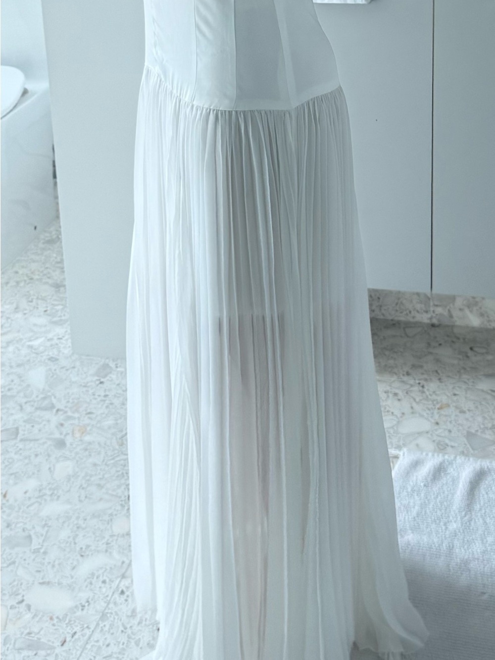 Commesnse Elegant White Pleated Maxi Skirt